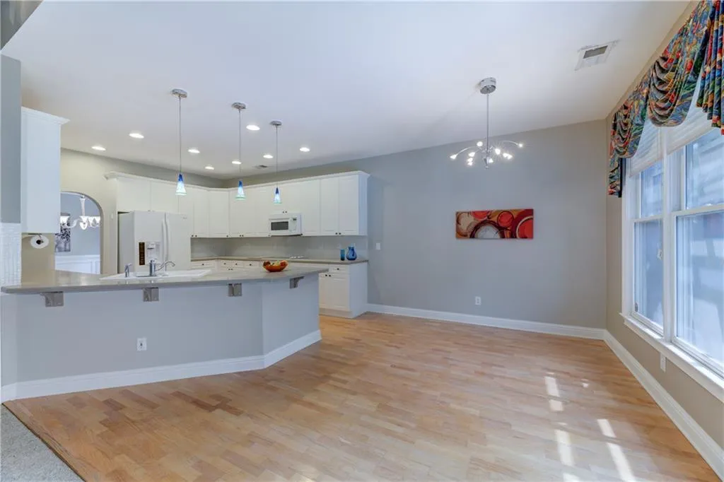 6315 Glen Oaks Lane, Atlanta, Georgia 30328, 3 Bedrooms Bedrooms, ,2 BathroomsBathrooms,Residential,Sold,6315 Glen Oaks Lane,6520773