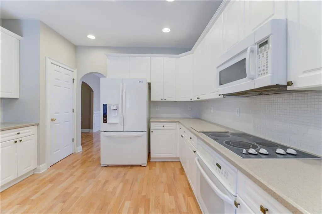 6315 Glen Oaks Lane, Atlanta, Georgia 30328, 3 Bedrooms Bedrooms, ,2 BathroomsBathrooms,Residential,Sold,6315 Glen Oaks Lane,6520773