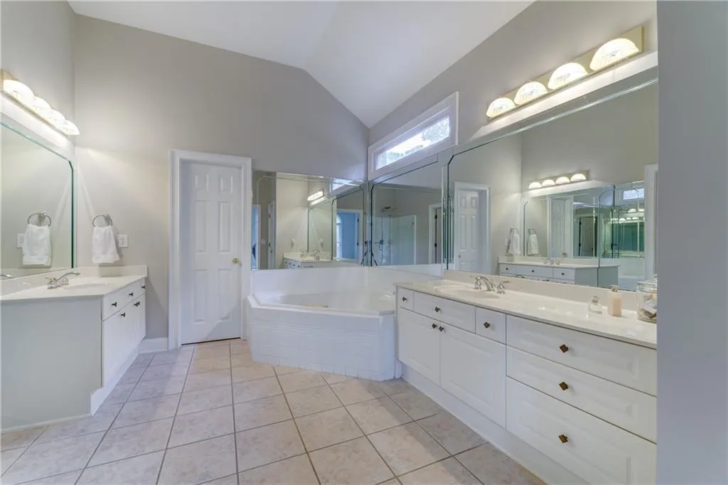 6315 Glen Oaks Lane, Atlanta, Georgia 30328, 3 Bedrooms Bedrooms, ,2 BathroomsBathrooms,Residential,Sold,6315 Glen Oaks Lane,6520773