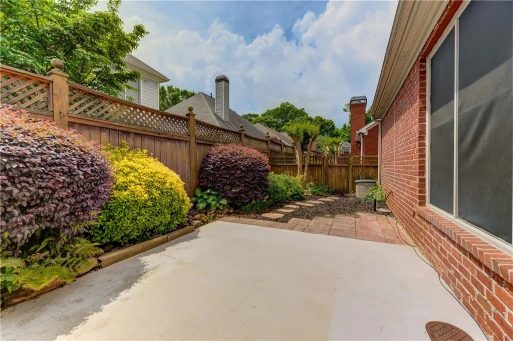 6315 Glen Oaks Lane, Atlanta, Georgia 30328, 3 Bedrooms Bedrooms, ,2 BathroomsBathrooms,Residential,Sold,6315 Glen Oaks Lane,6520773