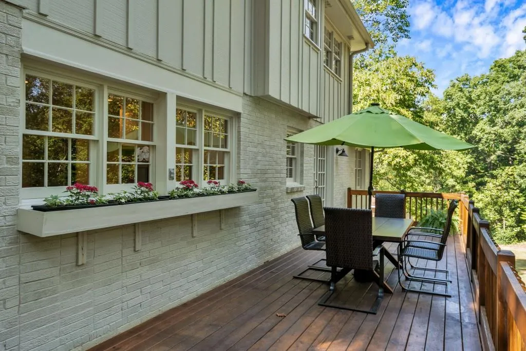 215 River Springs Drive, Sandy Springs, Georgia 30328, 5 Bedrooms Bedrooms, ,3 BathroomsBathrooms,Residential,Sold,215 River Springs Drive,6627403