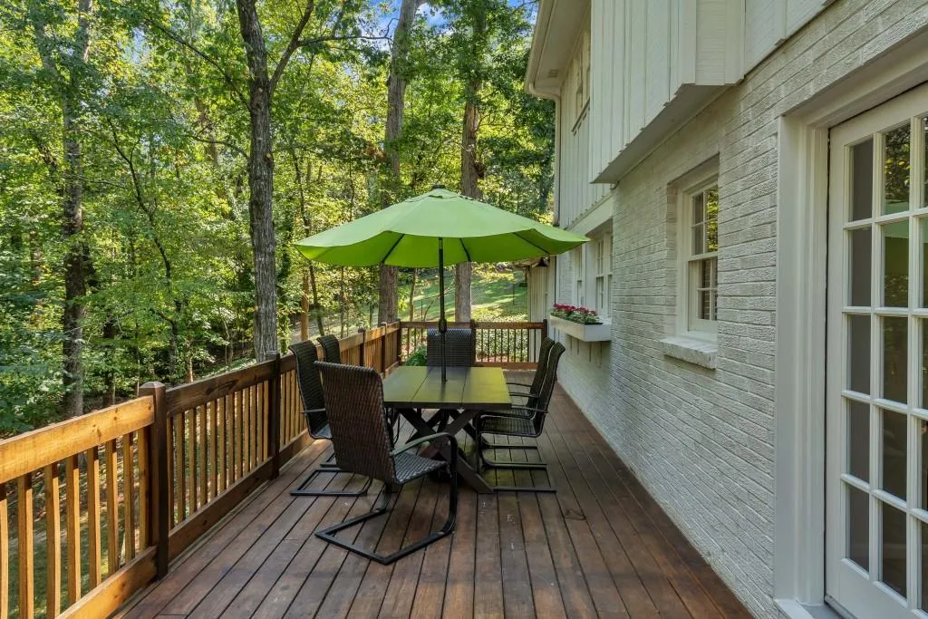 215 River Springs Drive, Sandy Springs, Georgia 30328, 5 Bedrooms Bedrooms, ,3 BathroomsBathrooms,Residential,Sold,215 River Springs Drive,6627403