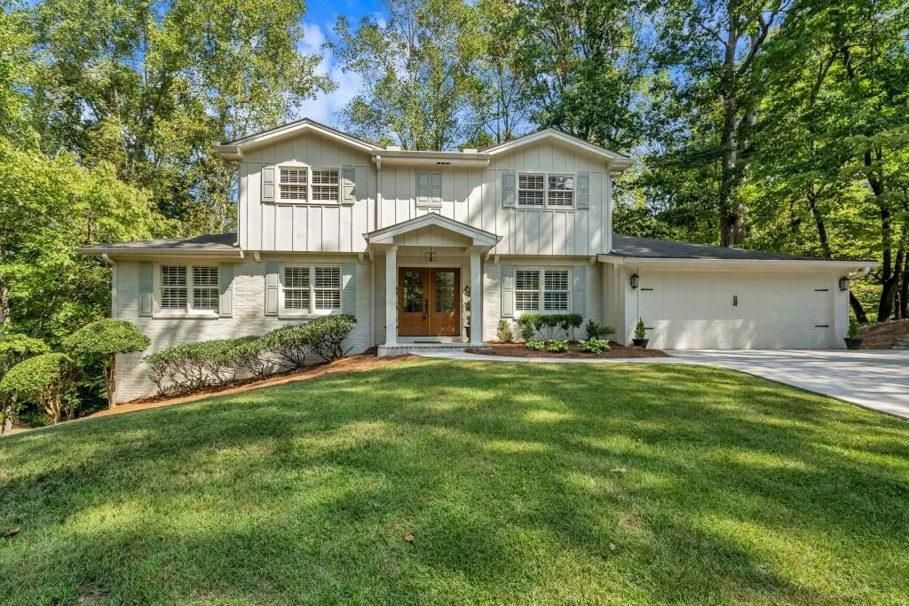215 River Springs Drive, Sandy Springs, Georgia 30328, 5 Bedrooms Bedrooms, ,3 BathroomsBathrooms,Residential,Sold,215 River Springs Drive,6627403