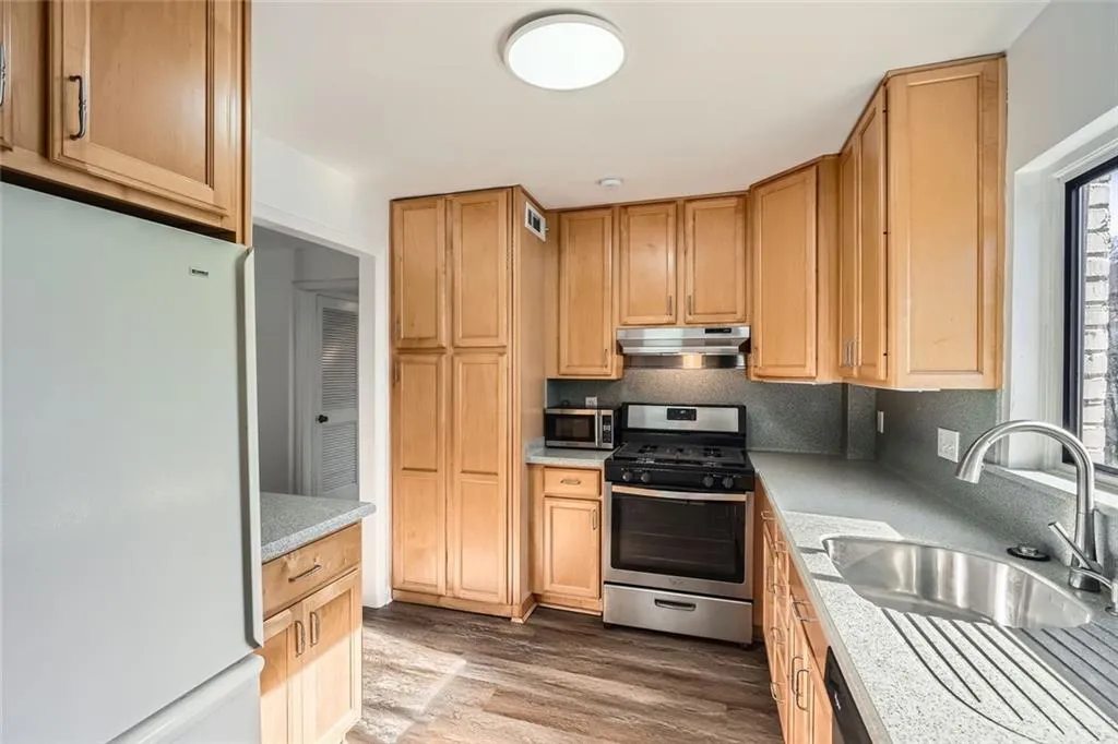 98 Ardmore Place Nw Unit 3, Atlanta, Georgia 30309, 2 Bedrooms Bedrooms, ,1 BathroomBathrooms,Residential,For Sale,98 Ardmore Place Nw Unit 3,7615171