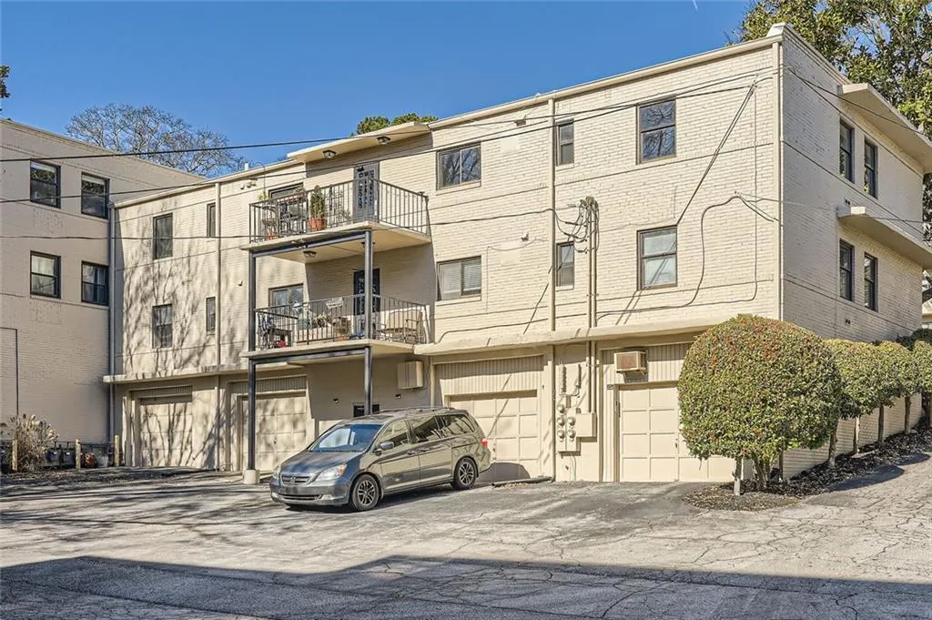 98 Ardmore Place Nw Unit 3, Atlanta, Georgia 30309, 2 Bedrooms Bedrooms, ,1 BathroomBathrooms,Residential,For Sale,98 Ardmore Place Nw Unit 3,7615171