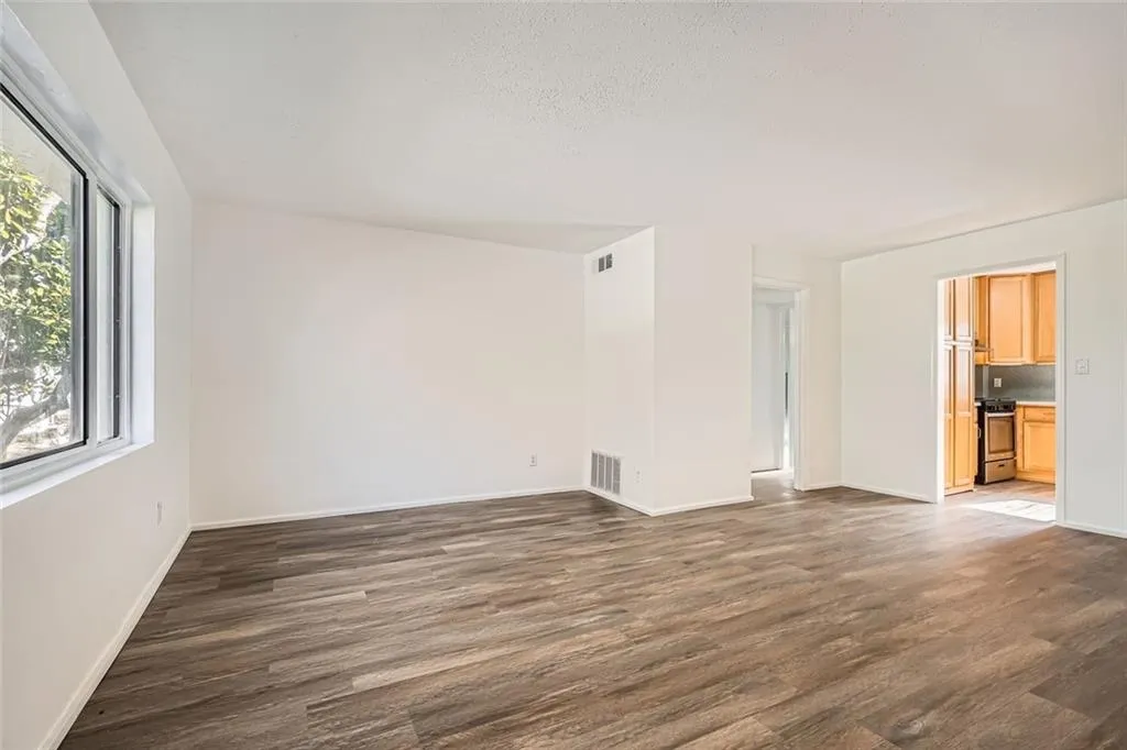 98 Ardmore Place Nw Unit 3, Atlanta, Georgia 30309, 2 Bedrooms Bedrooms, ,1 BathroomBathrooms,Residential,For Sale,98 Ardmore Place Nw Unit 3,7615171