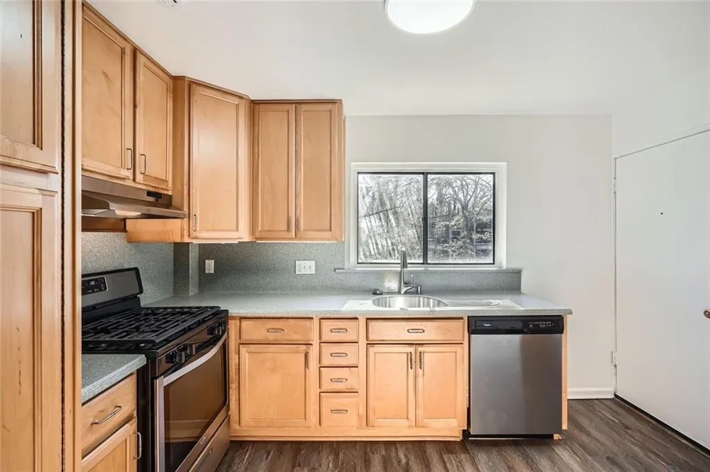 98 Ardmore Place Nw Unit 3, Atlanta, Georgia 30309, 2 Bedrooms Bedrooms, ,1 BathroomBathrooms,Residential,For Sale,98 Ardmore Place Nw Unit 3,7615171