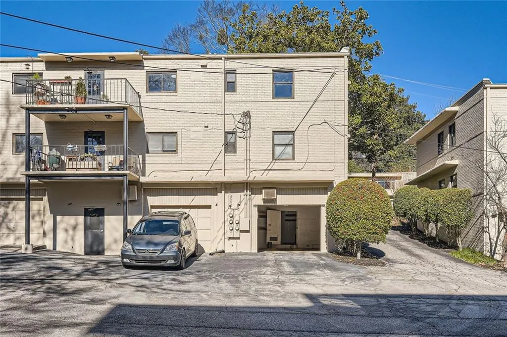 98 Ardmore Place Nw Unit 3, Atlanta, Georgia 30309, 2 Bedrooms Bedrooms, ,1 BathroomBathrooms,Residential,For Sale,98 Ardmore Place Nw Unit 3,7615171