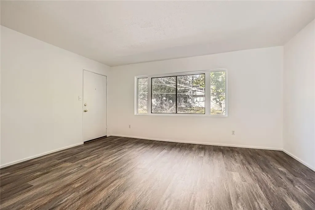 98 Ardmore Place Nw Unit 3, Atlanta, Georgia 30309, 2 Bedrooms Bedrooms, ,1 BathroomBathrooms,Residential,For Sale,98 Ardmore Place Nw Unit 3,7615171
