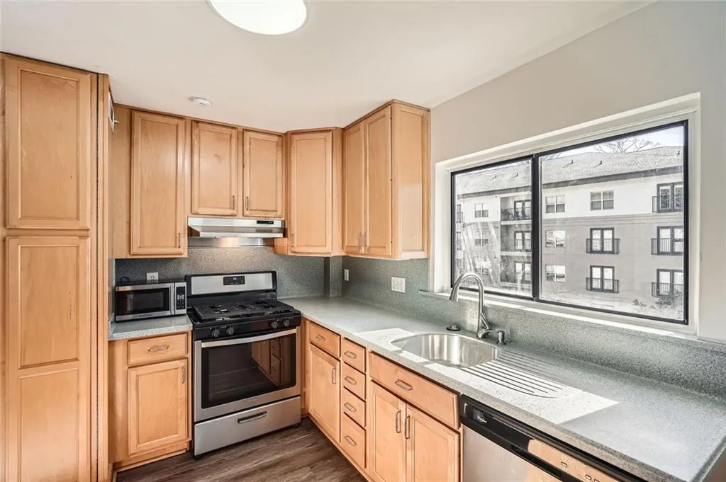 98 Ardmore Place Nw Unit 3, Atlanta, Georgia 30309, 2 Bedrooms Bedrooms, ,1 BathroomBathrooms,Residential,For Sale,98 Ardmore Place Nw Unit 3,7615171