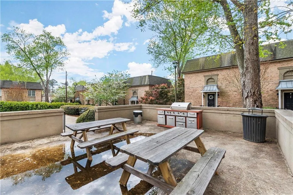 6980 Roswell Road Unit P2, Atlanta, Georgia 30328, 1 Bedroom Bedrooms, ,1 BathroomBathrooms,Residential,Sold,6980 Roswell Road Unit P2,7134201