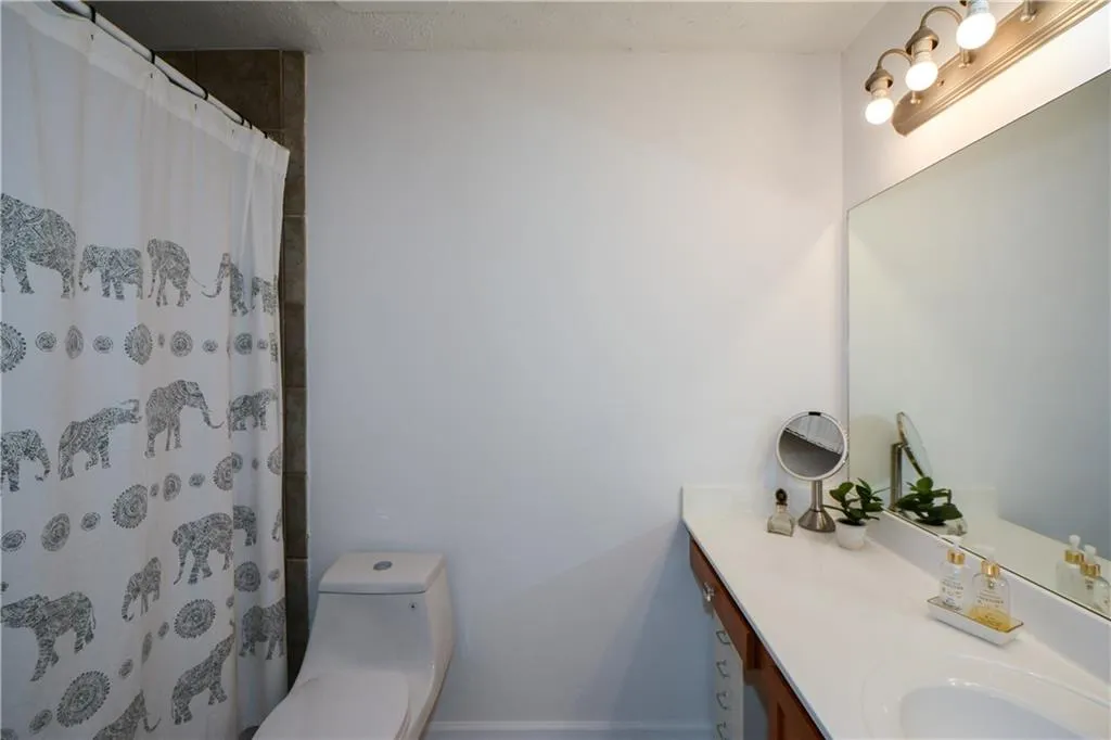 125 N River Drive Unit E, Sandy Springs, Georgia 30350, 2 Bedrooms Bedrooms, ,3 BathroomsBathrooms,Residential,Sold,125 N River Drive Unit E,7158980