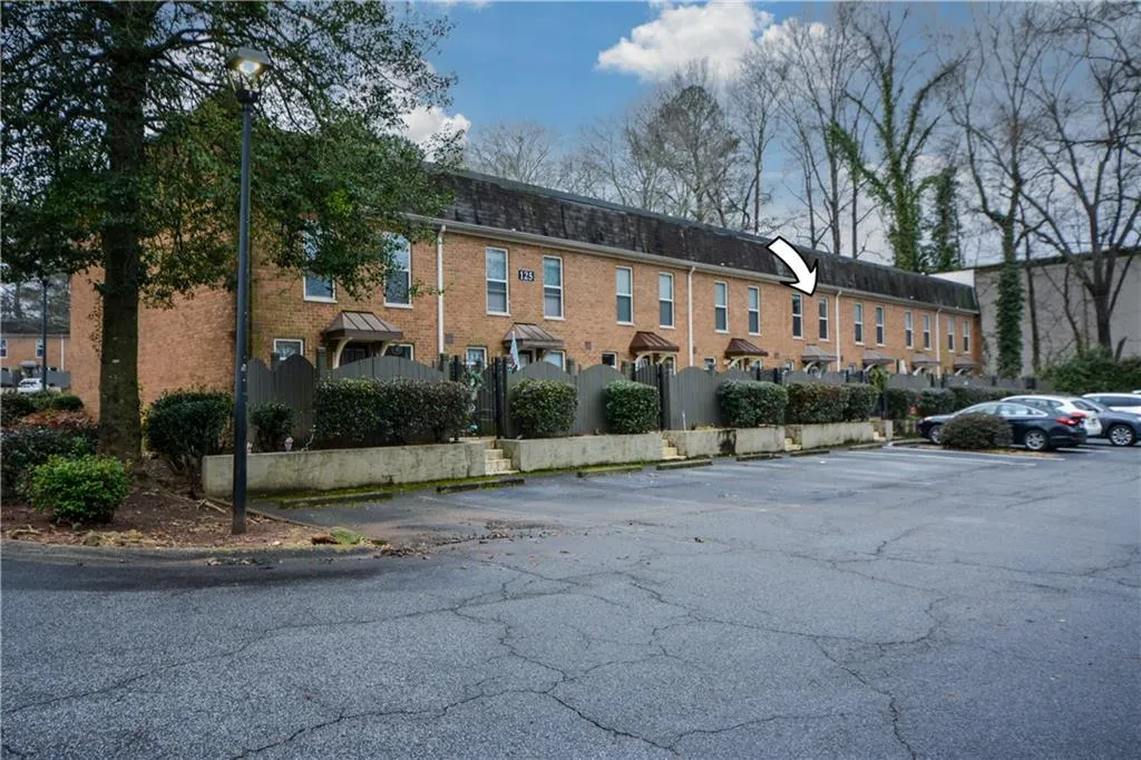 125 N River Drive Unit E, Sandy Springs, Georgia 30350, 2 Bedrooms Bedrooms, ,3 BathroomsBathrooms,Residential,Sold,125 N River Drive Unit E,7158980