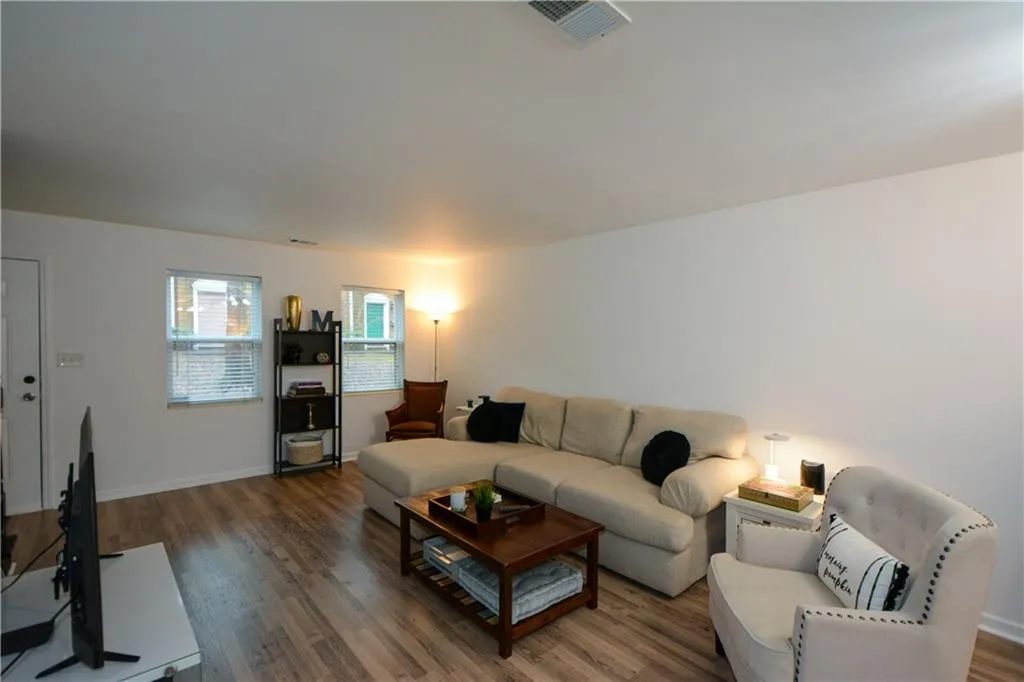 125 N River Drive Unit E, Sandy Springs, Georgia 30350, 2 Bedrooms Bedrooms, ,3 BathroomsBathrooms,Residential,Sold,125 N River Drive Unit E,7158980