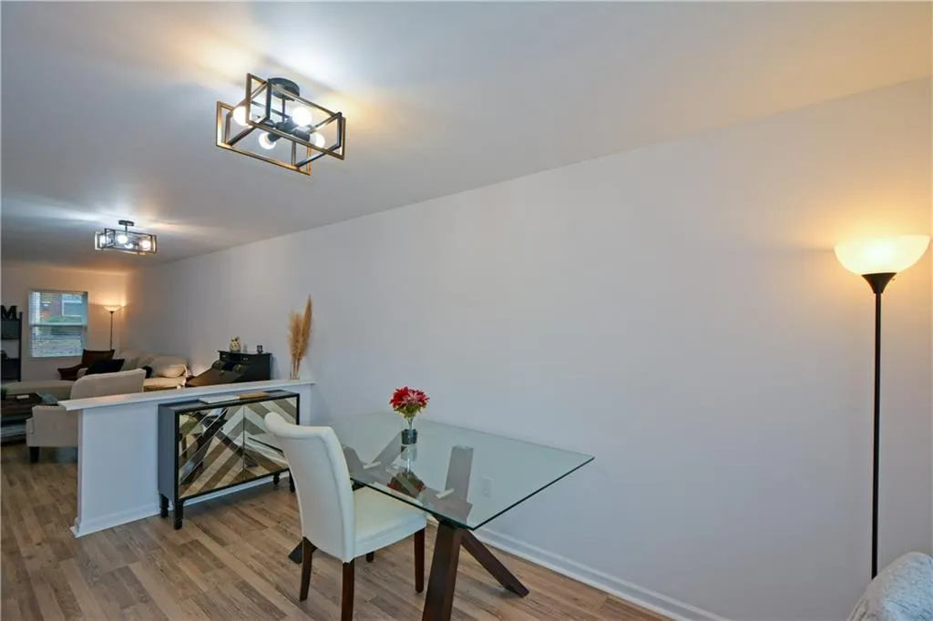 125 N River Drive Unit E, Sandy Springs, Georgia 30350, 2 Bedrooms Bedrooms, ,3 BathroomsBathrooms,Residential,Sold,125 N River Drive Unit E,7158980