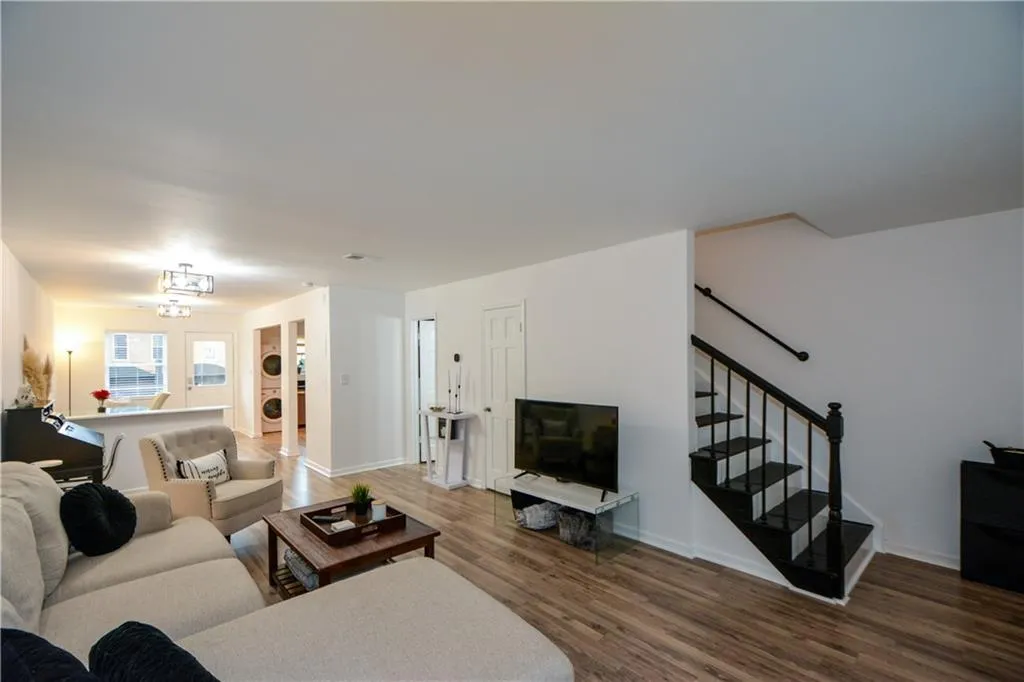 125 N River Drive Unit E, Sandy Springs, Georgia 30350, 2 Bedrooms Bedrooms, ,3 BathroomsBathrooms,Residential,Sold,125 N River Drive Unit E,7158980