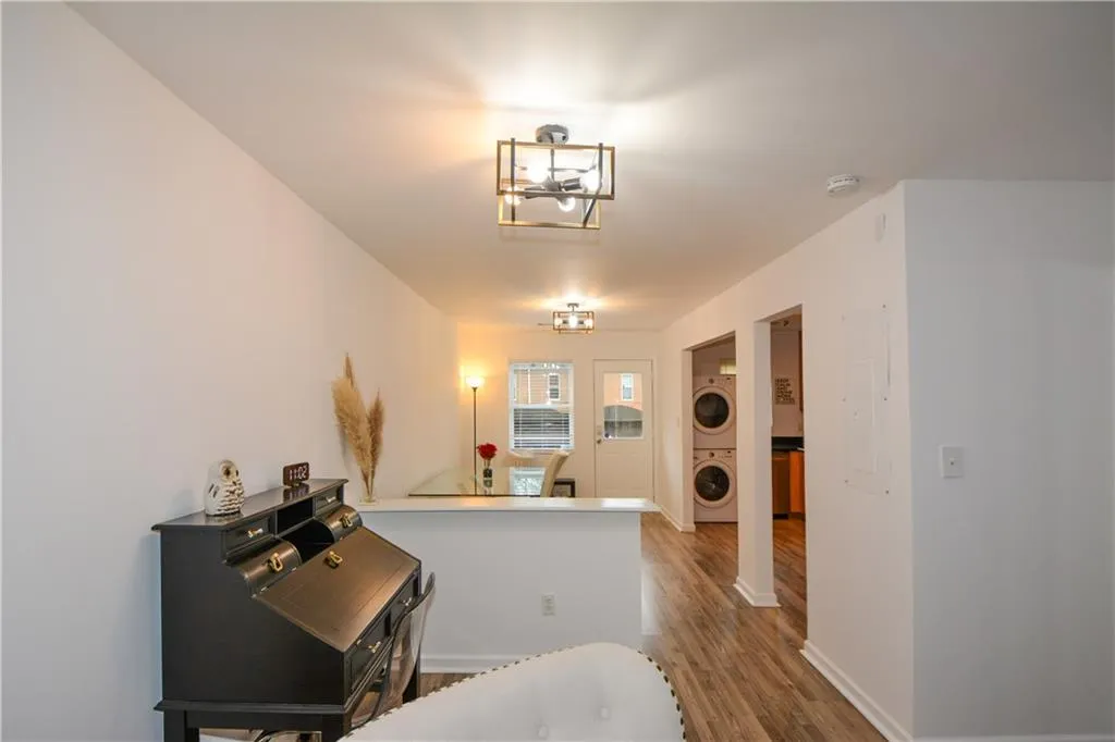 125 N River Drive Unit E, Sandy Springs, Georgia 30350, 2 Bedrooms Bedrooms, ,3 BathroomsBathrooms,Residential,Sold,125 N River Drive Unit E,7158980