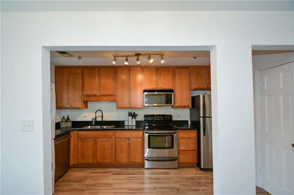 125 N River Drive Unit E, Sandy Springs, Georgia 30350, 2 Bedrooms Bedrooms, ,3 BathroomsBathrooms,Residential,Sold,125 N River Drive Unit E,7158980