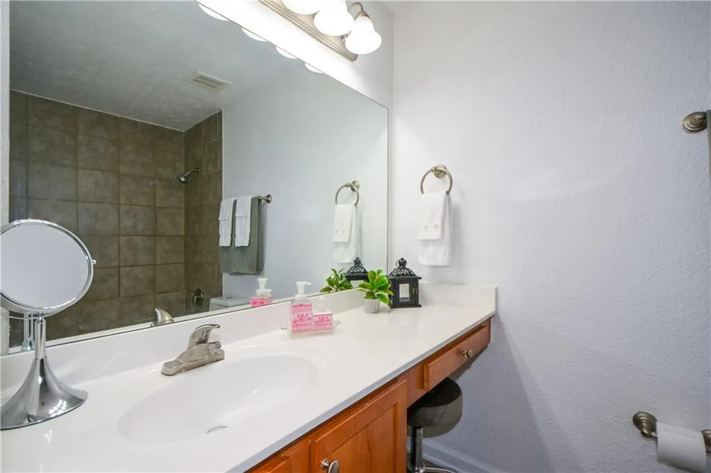 125 N River Drive Unit E, Sandy Springs, Georgia 30350, 2 Bedrooms Bedrooms, ,3 BathroomsBathrooms,Residential,Sold,125 N River Drive Unit E,7158980