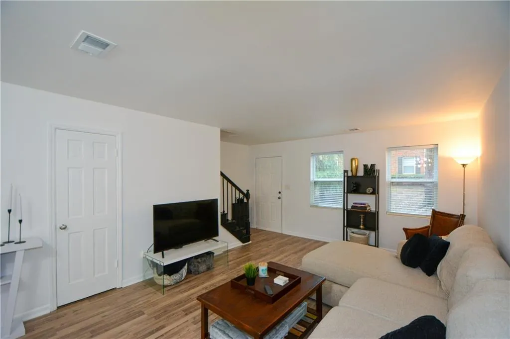125 N River Drive Unit E, Sandy Springs, Georgia 30350, 2 Bedrooms Bedrooms, ,3 BathroomsBathrooms,Residential,Sold,125 N River Drive Unit E,7158980