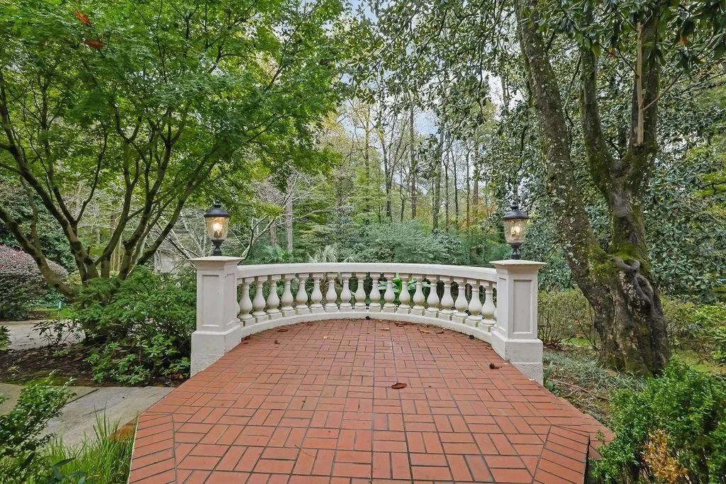 2636 Dobbs Circle Nw, Atlanta, Georgia 30327, 5 Bedrooms Bedrooms, ,4 BathroomsBathrooms,Residential,For Sale,2636 Dobbs Circle Nw,7672620