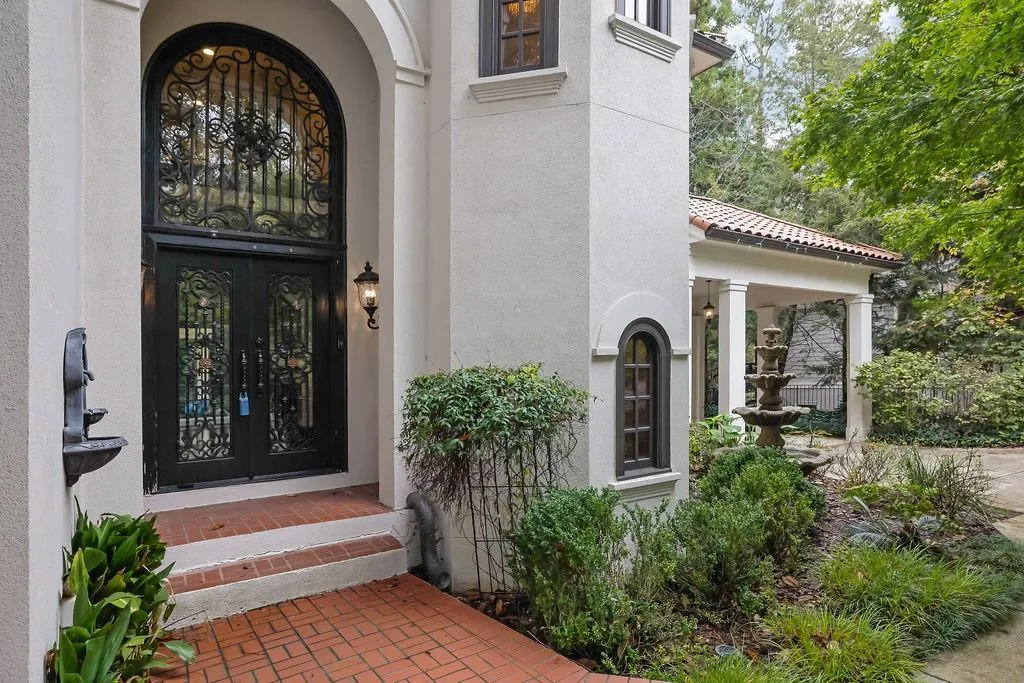 2636 Dobbs Circle Nw, Atlanta, Georgia 30327, 5 Bedrooms Bedrooms, ,4 BathroomsBathrooms,Residential,For Sale,2636 Dobbs Circle Nw,7672620