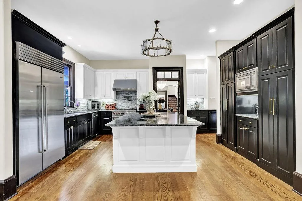 2636 Dobbs Circle Nw, Atlanta, Georgia 30327, 5 Bedrooms Bedrooms, ,4 BathroomsBathrooms,Residential,For Sale,2636 Dobbs Circle Nw,7672620