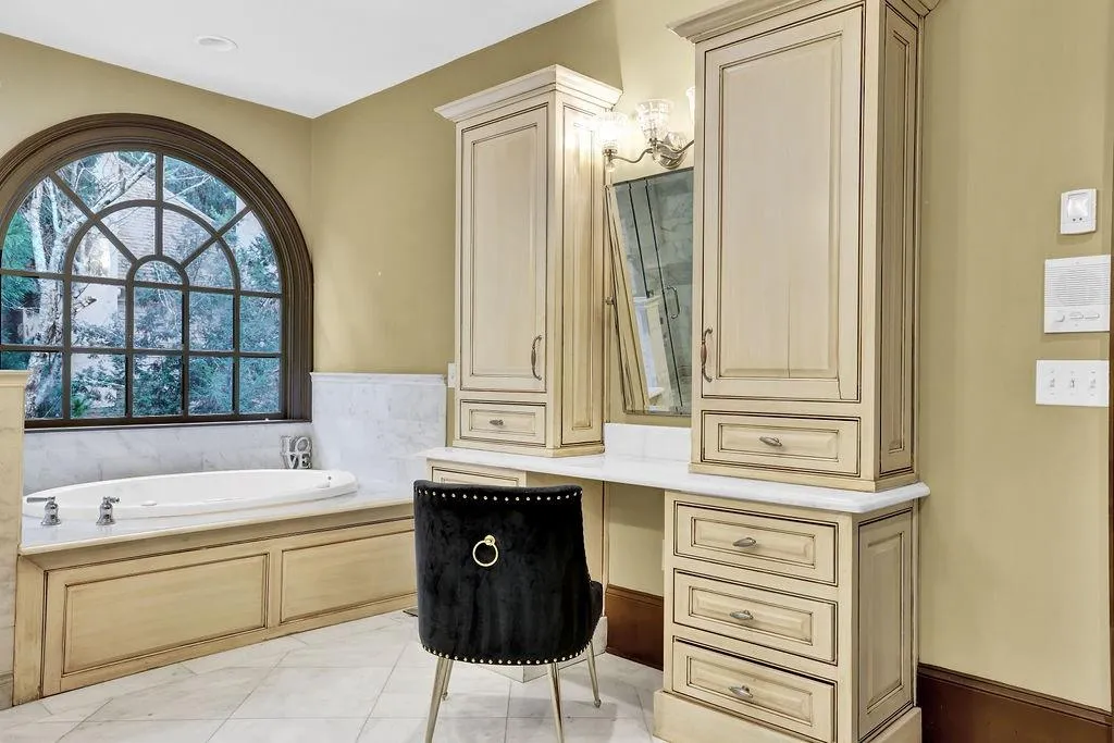 2636 Dobbs Circle Nw, Atlanta, Georgia 30327, 5 Bedrooms Bedrooms, ,4 BathroomsBathrooms,Residential,For Sale,2636 Dobbs Circle Nw,7672620