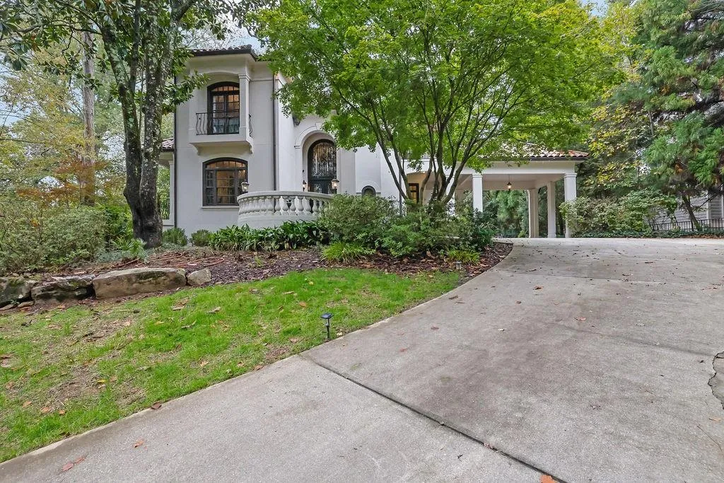 2636 Dobbs Circle Nw, Atlanta, Georgia 30327, 5 Bedrooms Bedrooms, ,4 BathroomsBathrooms,Residential,For Sale,2636 Dobbs Circle Nw,7672620