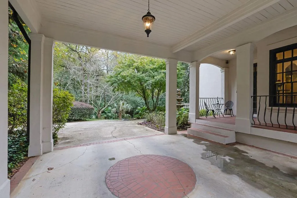 2636 Dobbs Circle Nw, Atlanta, Georgia 30327, 5 Bedrooms Bedrooms, ,4 BathroomsBathrooms,Residential,For Sale,2636 Dobbs Circle Nw,7672620