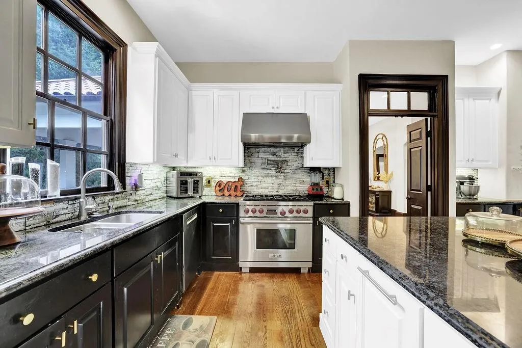 2636 Dobbs Circle Nw, Atlanta, Georgia 30327, 5 Bedrooms Bedrooms, ,4 BathroomsBathrooms,Residential,For Sale,2636 Dobbs Circle Nw,7672620