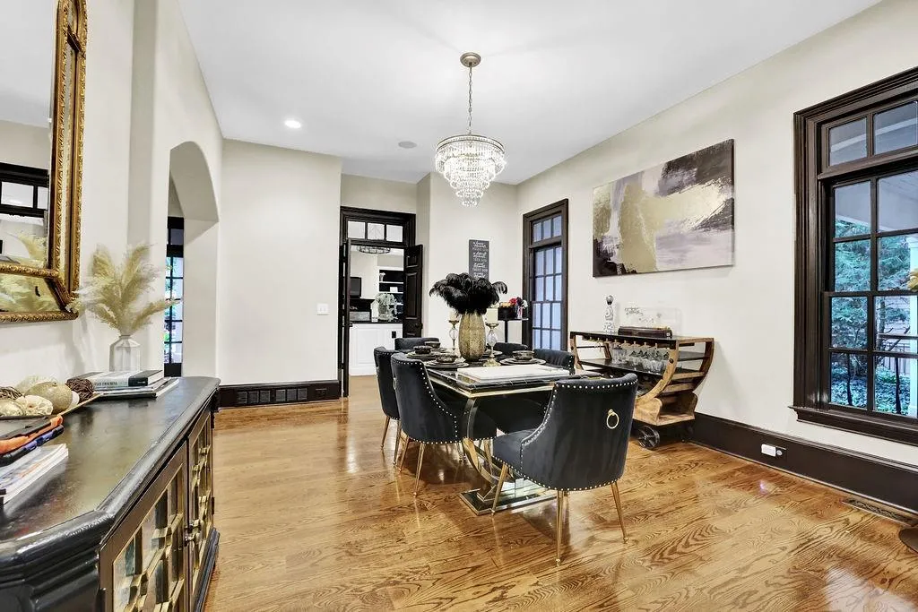 2636 Dobbs Circle Nw, Atlanta, Georgia 30327, 5 Bedrooms Bedrooms, ,4 BathroomsBathrooms,Residential,For Sale,2636 Dobbs Circle Nw,7672620