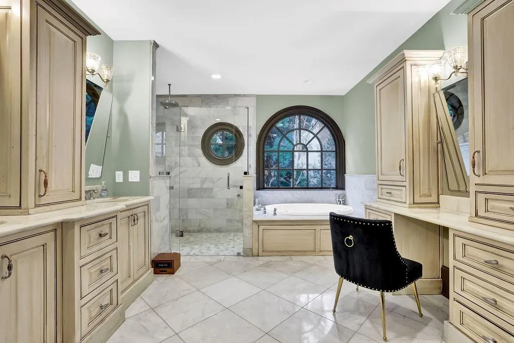 2636 Dobbs Circle Nw, Atlanta, Georgia 30327, 5 Bedrooms Bedrooms, ,4 BathroomsBathrooms,Residential,For Sale,2636 Dobbs Circle Nw,7672620