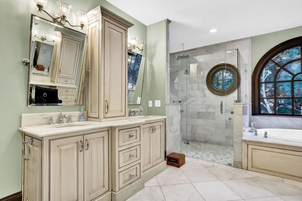 2636 Dobbs Circle Nw, Atlanta, Georgia 30327, 5 Bedrooms Bedrooms, ,4 BathroomsBathrooms,Residential,For Sale,2636 Dobbs Circle Nw,7672620