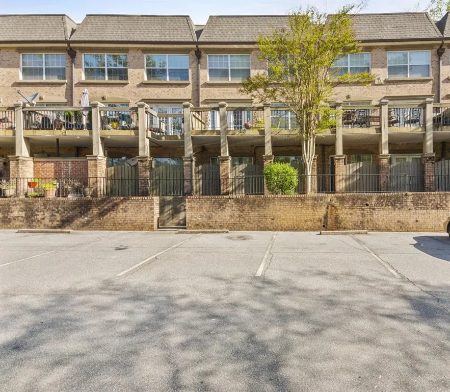6980 Roswell Road Unit D11, Atlanta, Georgia 30328, 2 Bedrooms Bedrooms, ,2 BathroomsBathrooms,Residential,Sold,6980 Roswell Road Unit D11,6535892