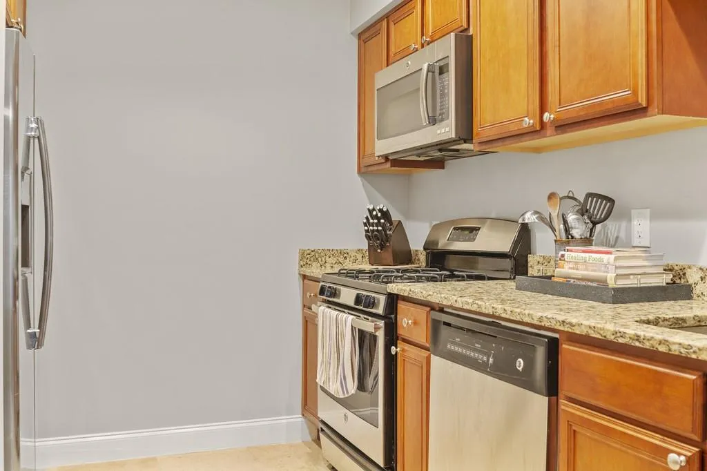 6980 Roswell Road Unit D11, Atlanta, Georgia 30328, 2 Bedrooms Bedrooms, ,2 BathroomsBathrooms,Residential,Sold,6980 Roswell Road Unit D11,6535892