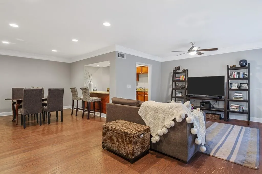 6980 Roswell Road Unit D11, Atlanta, Georgia 30328, 2 Bedrooms Bedrooms, ,2 BathroomsBathrooms,Residential,Sold,6980 Roswell Road Unit D11,6535892