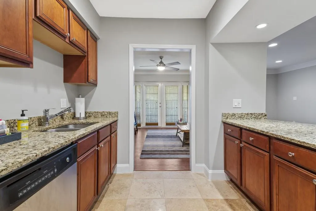 6980 Roswell Road Unit D11, Atlanta, Georgia 30328, 2 Bedrooms Bedrooms, ,2 BathroomsBathrooms,Residential,Sold,6980 Roswell Road Unit D11,6535892
