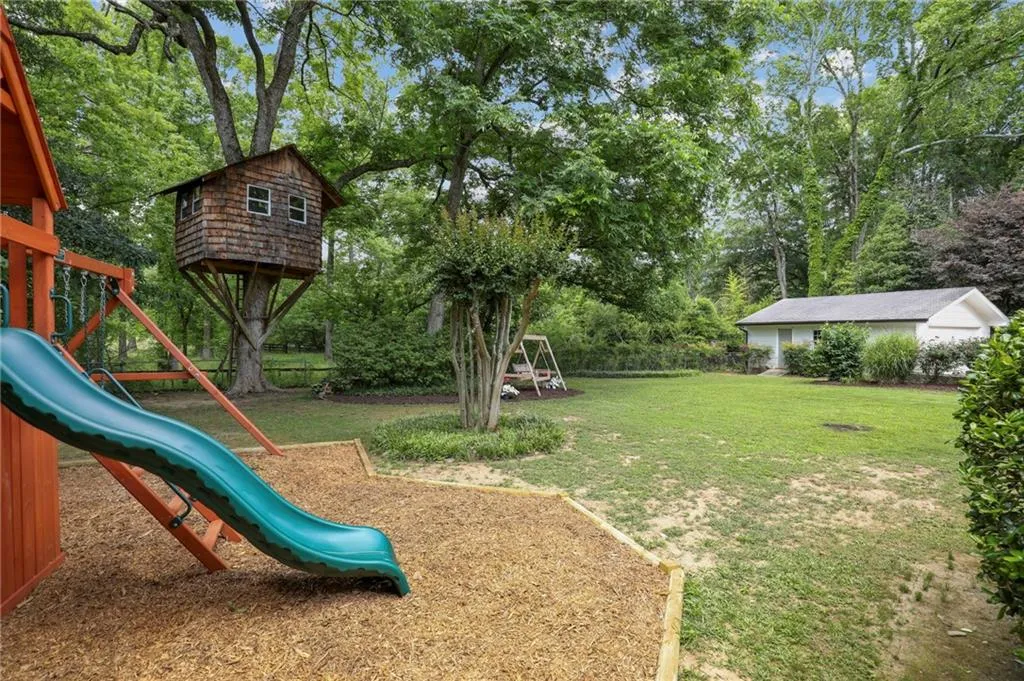 560 Pine Forest Road, Atlanta, Georgia 30342, 4 Bedrooms Bedrooms, ,3 BathroomsBathrooms,Residential,Sold,560 Pine Forest Road,7060864