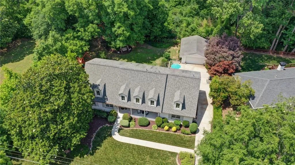 560 Pine Forest Road, Atlanta, Georgia 30342, 4 Bedrooms Bedrooms, ,3 BathroomsBathrooms,Residential,Sold,560 Pine Forest Road,7060864