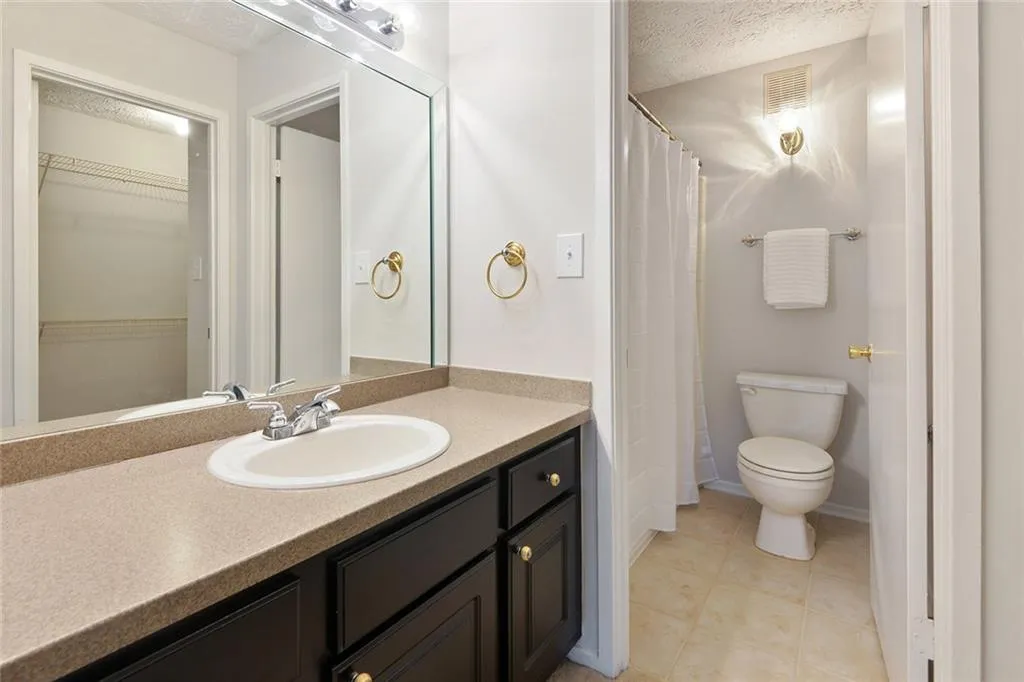 6800 Glenridge Drive Unit 6808f, Sandy Springs, Georgia 30328, 2 Bedrooms Bedrooms, ,2 BathroomsBathrooms,Residential,Sold,6800 Glenridge Drive Unit 6808f,6639128