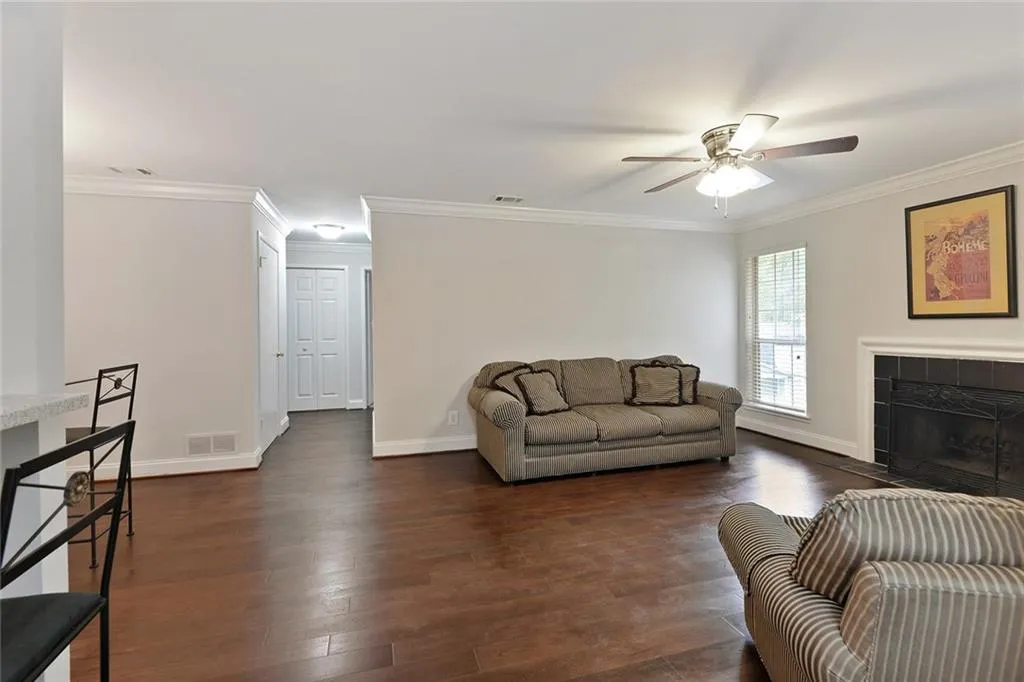 6800 Glenridge Drive Unit 6808f, Sandy Springs, Georgia 30328, 2 Bedrooms Bedrooms, ,2 BathroomsBathrooms,Residential,Sold,6800 Glenridge Drive Unit 6808f,6639128