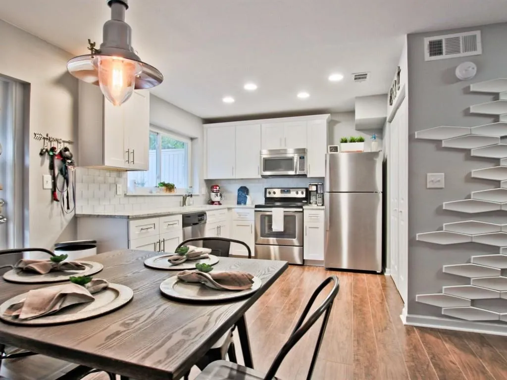 7318 Cardigan Circle, Sandy Springs, Georgia 30328, 2 Bedrooms Bedrooms, ,2 BathroomsBathrooms,Residential,Sold,7318 Cardigan Circle,6016069