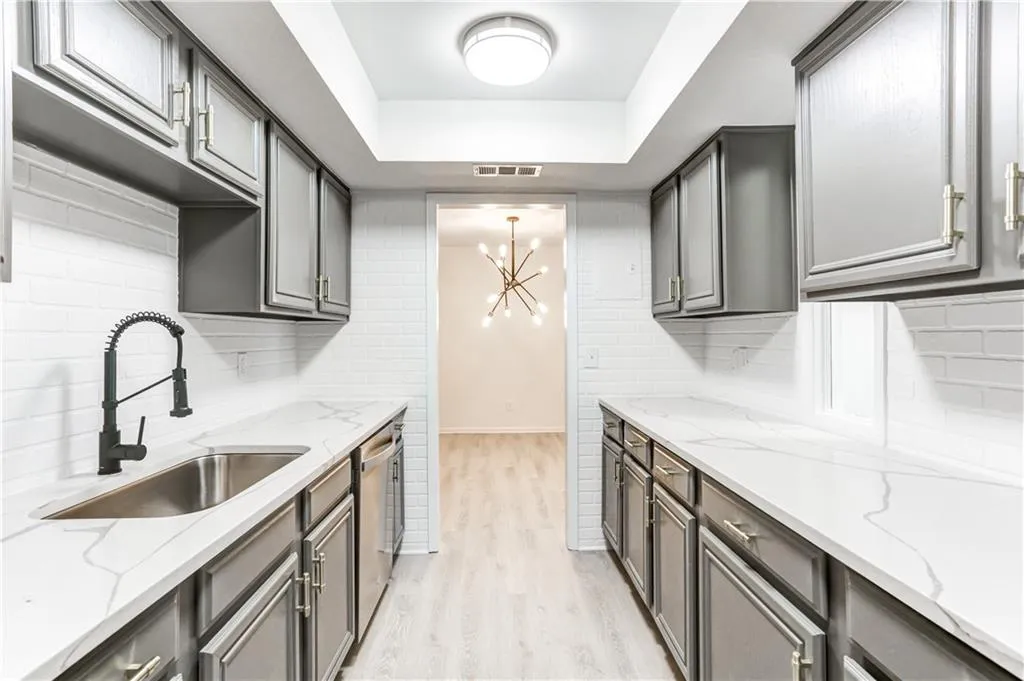 6851 Roswell Road Unit A7, Sandy Springs, Georgia 30328, 2 Bedrooms Bedrooms, ,2 BathroomsBathrooms,Residential,Sold,6851 Roswell Road Unit A7,6675483