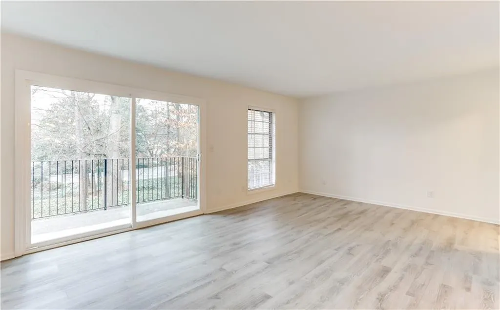 6851 Roswell Road Unit A7, Sandy Springs, Georgia 30328, 2 Bedrooms Bedrooms, ,2 BathroomsBathrooms,Residential,Sold,6851 Roswell Road Unit A7,6675483