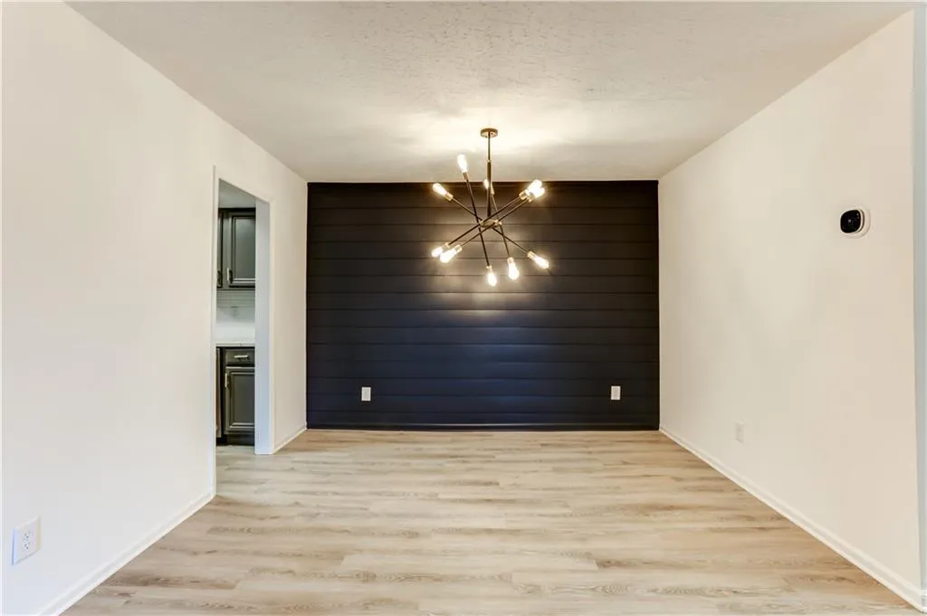 6851 Roswell Road Unit A7, Sandy Springs, Georgia 30328, 2 Bedrooms Bedrooms, ,2 BathroomsBathrooms,Residential,Sold,6851 Roswell Road Unit A7,6675483