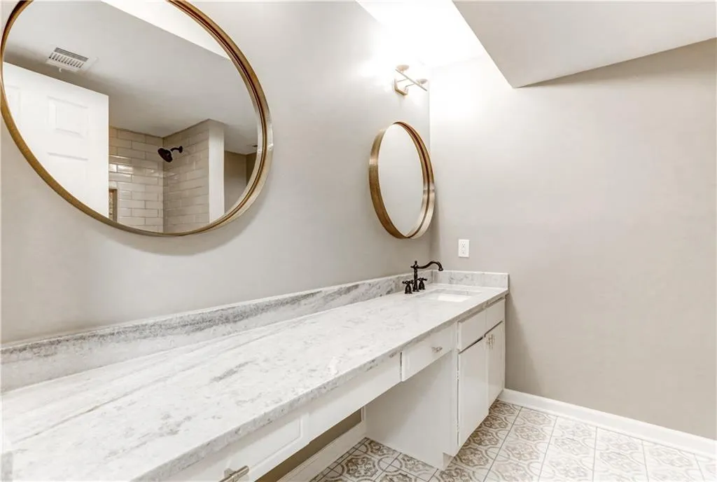 6851 Roswell Road Unit A7, Sandy Springs, Georgia 30328, 2 Bedrooms Bedrooms, ,2 BathroomsBathrooms,Residential,Sold,6851 Roswell Road Unit A7,6675483