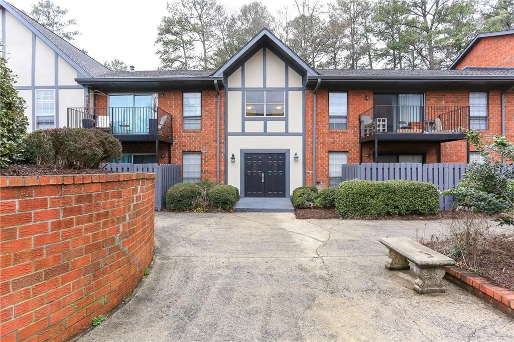 6851 Roswell Road Unit A7, Sandy Springs, Georgia 30328, 2 Bedrooms Bedrooms, ,2 BathroomsBathrooms,Residential,Sold,6851 Roswell Road Unit A7,6675483