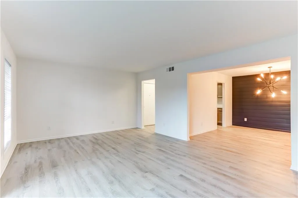 6851 Roswell Road Unit A7, Sandy Springs, Georgia 30328, 2 Bedrooms Bedrooms, ,2 BathroomsBathrooms,Residential,Sold,6851 Roswell Road Unit A7,6675483