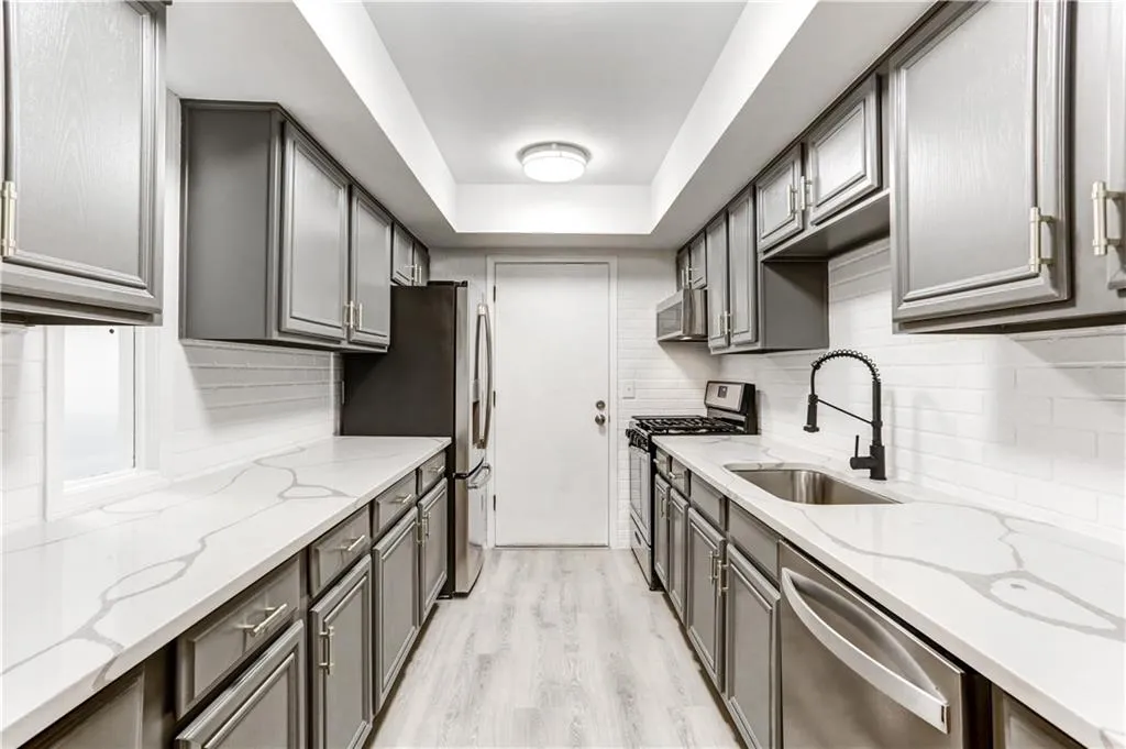 6851 Roswell Road Unit A7, Sandy Springs, Georgia 30328, 2 Bedrooms Bedrooms, ,2 BathroomsBathrooms,Residential,Sold,6851 Roswell Road Unit A7,6675483